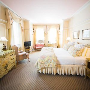 Deluxe King Room #1